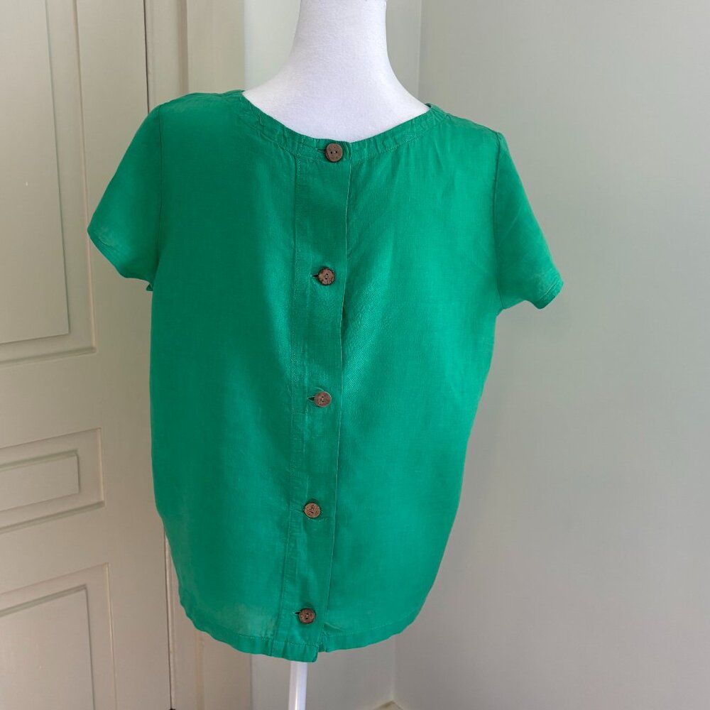 Button-Back, Short-Sleeved Green Linen Blouse by C & C California, Size Medium - Picture 3 of 9